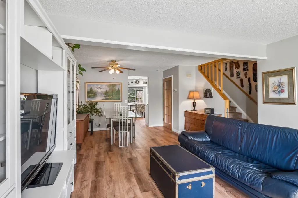 47 Cedargrove Way SW Calgary AB T2W 4V1