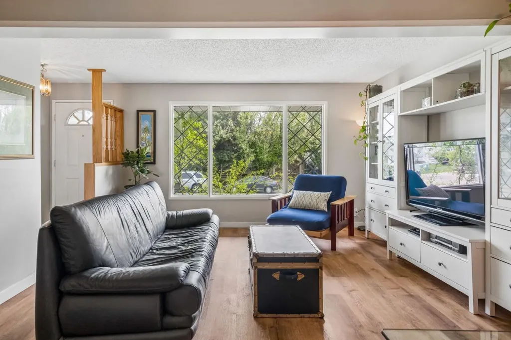 47 Cedargrove Way SW Calgary AB T2W 4V1