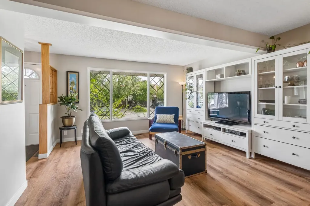 47 Cedargrove Way SW Calgary AB T2W 4V1