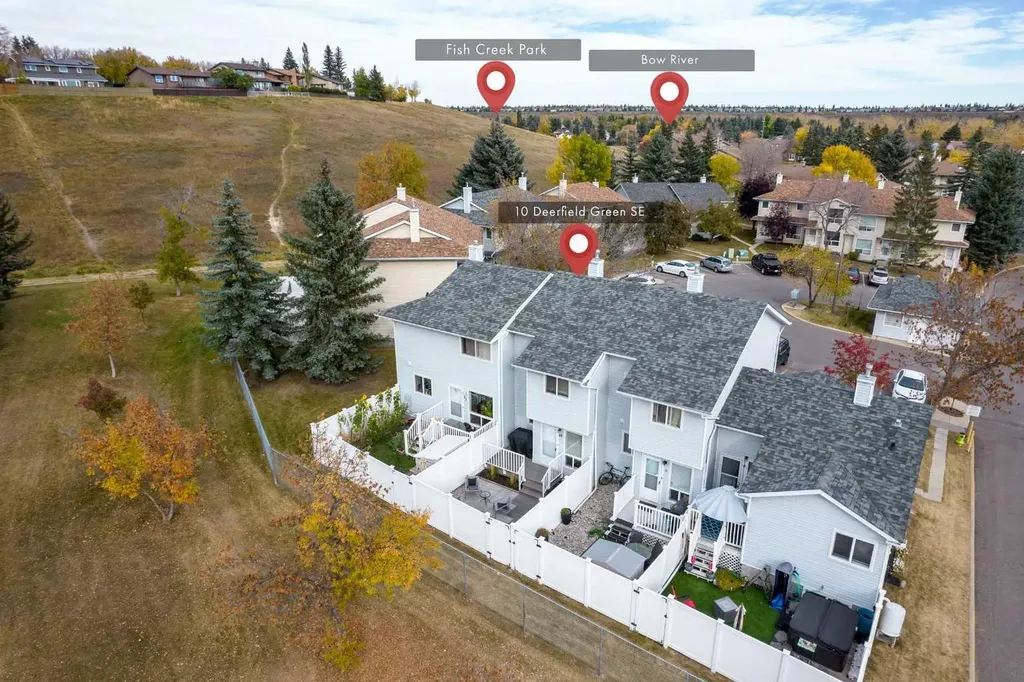 10 Deerfield Green SE Calgary AB T2J7B8