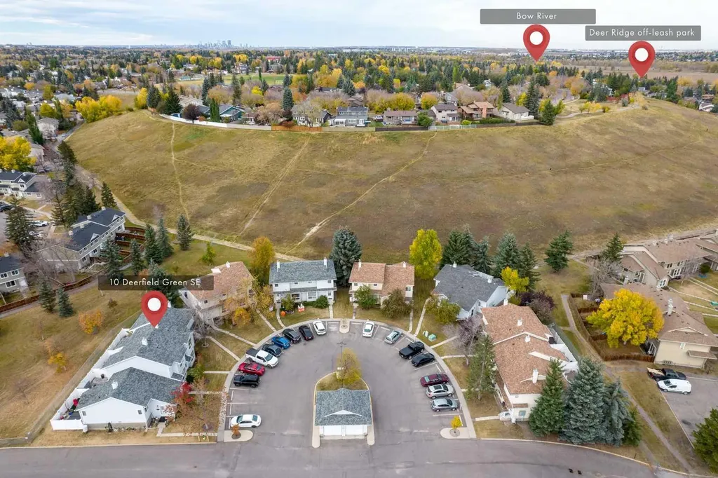 10 Deerfield Green SE Calgary AB T2J7B8