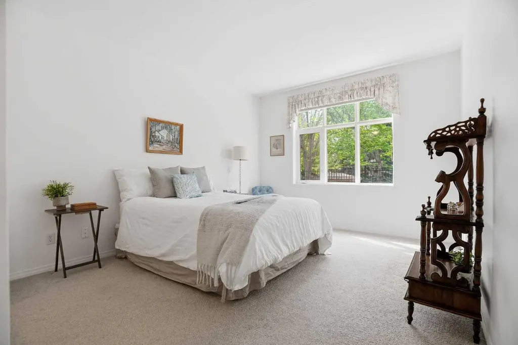 3117 Lake Fraser Green SE Calgary AB T2J7H9