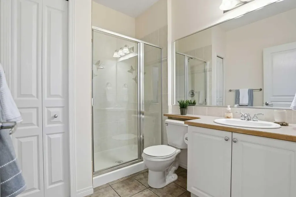 3117 Lake Fraser Green SE Calgary AB T2J7H9