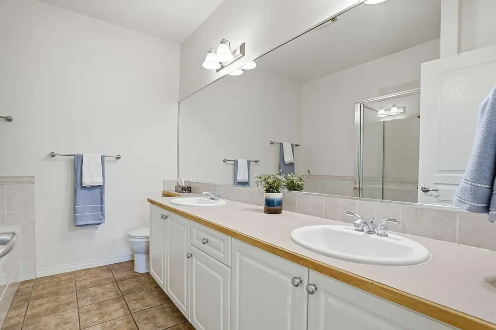 3117 Lake Fraser Green SE Calgary AB T2J7H9