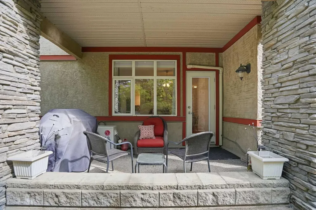 3117 Lake Fraser Green SE Calgary AB T2J7H9