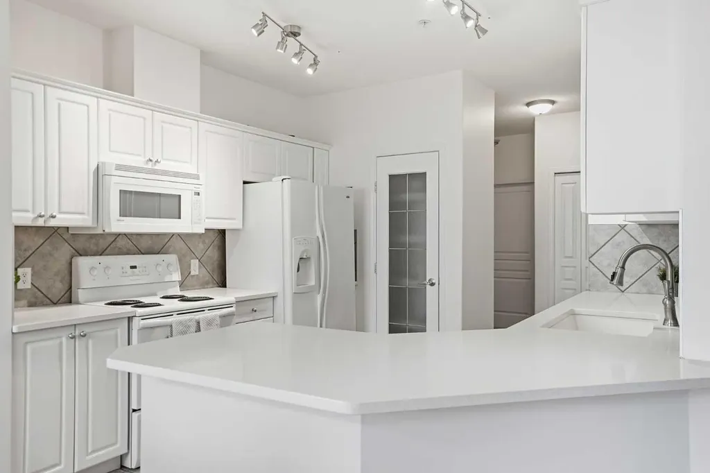 3117 Lake Fraser Green SE Calgary AB T2J7H9