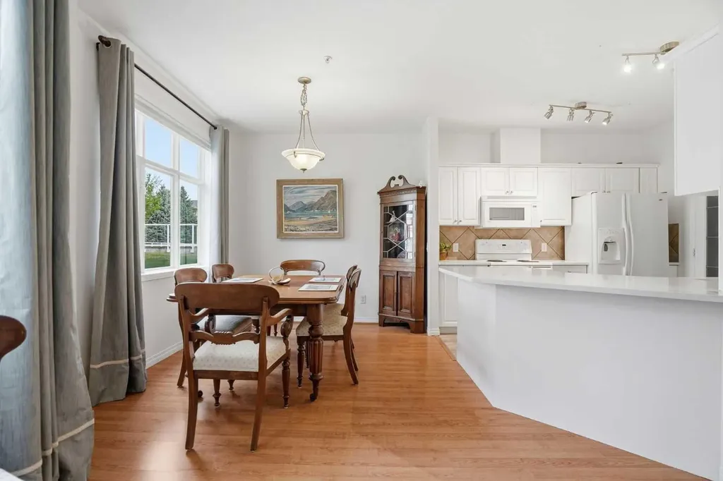 3117 Lake Fraser Green SE Calgary AB T2J7H9