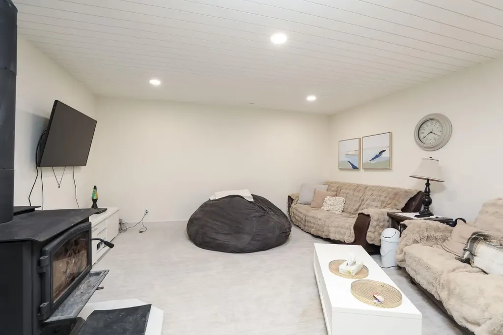 325 W 1 Avenue N Magrath AB T0K 1J0