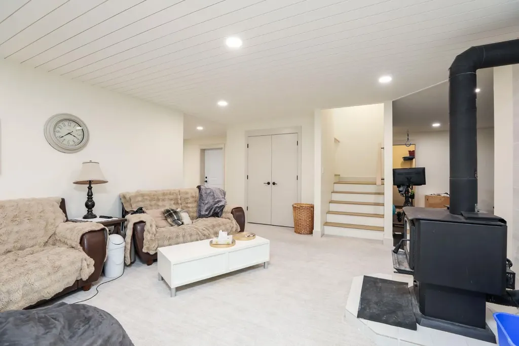325 W 1 Avenue N Magrath AB T0K 1J0