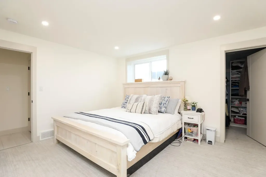 325 W 1 Avenue N Magrath AB T0K 1J0