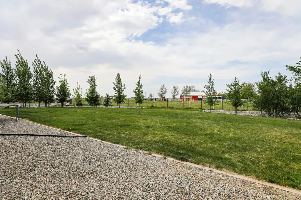 325 W 1 Avenue N Magrath AB T0K 1J0