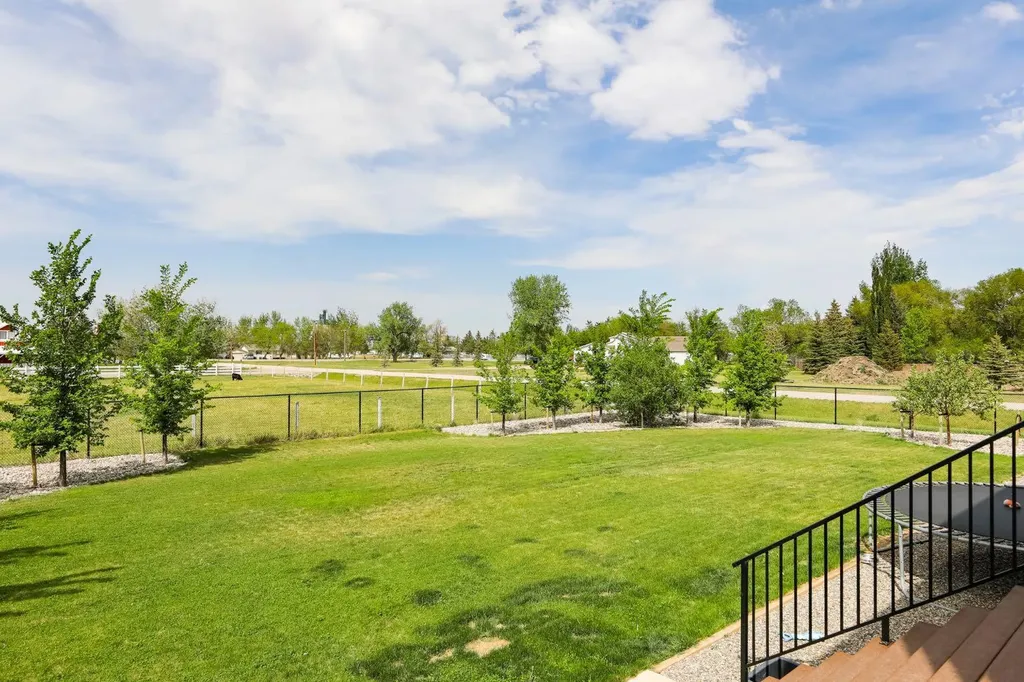 325 W 1 Avenue N Magrath AB T0K 1J0