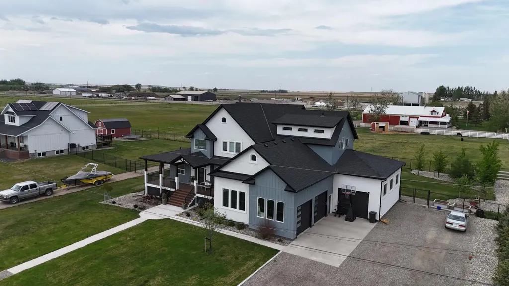325 W 1 Avenue N Magrath AB T0K 1J0