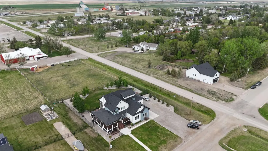 325 W 1 Avenue N Magrath AB T0K 1J0