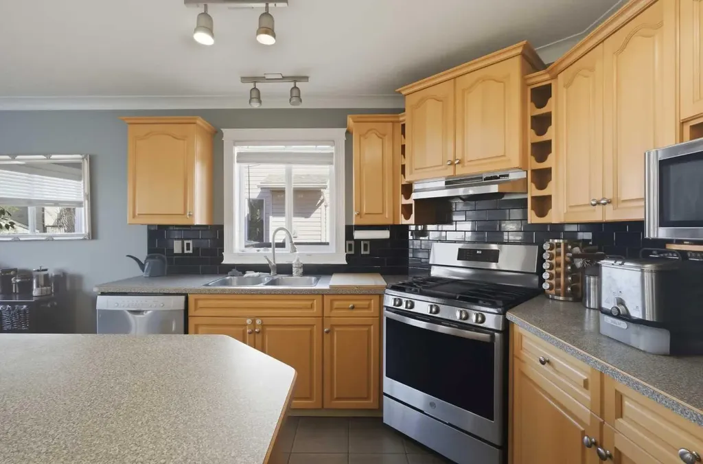 11366 81 Avenue Grande Prairie AB T8W 2T8