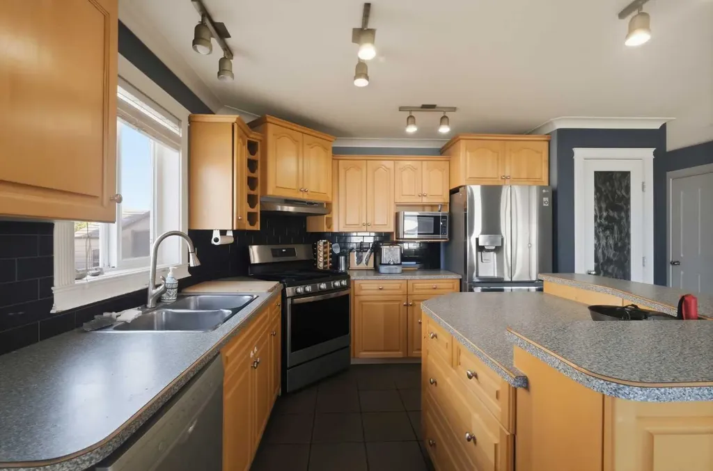 11366 81 Avenue Grande Prairie AB T8W 2T8