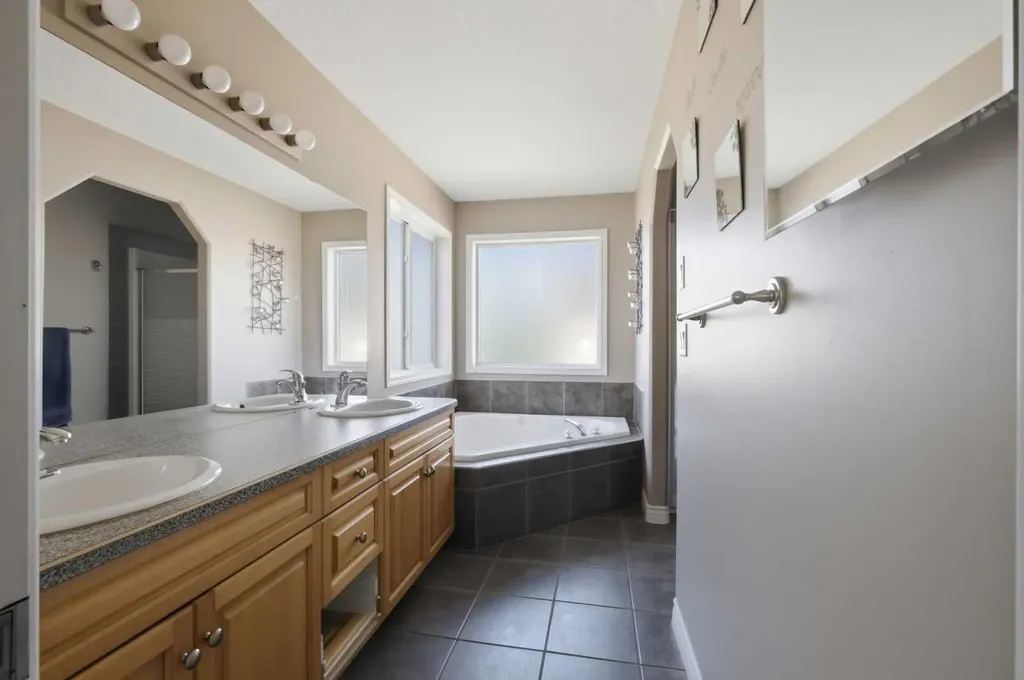 11366 81 Avenue Grande Prairie AB T8W 2T8
