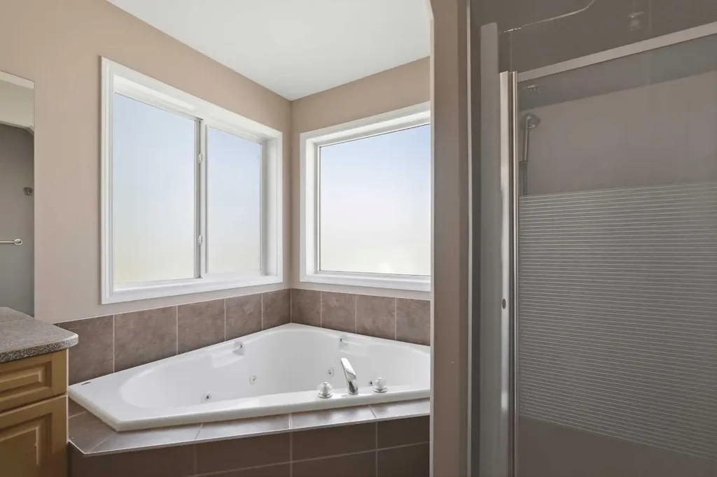 11366 81 Avenue Grande Prairie AB T8W 2T8