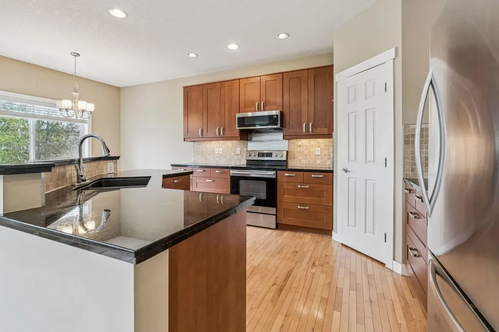 161 Citadel Ridge Close NW Calgary AB T3G4V5