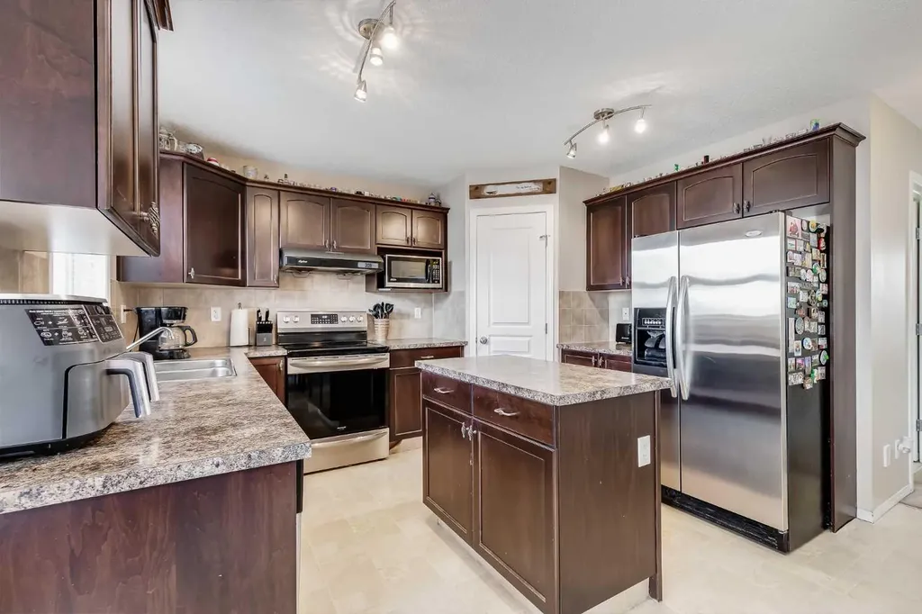 31 Taralake Gardens NE Calgary AB T3J 0A8