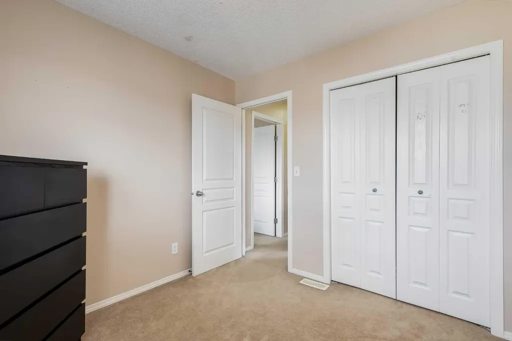 31 Taralake Gardens NE Calgary AB T3J 0A8