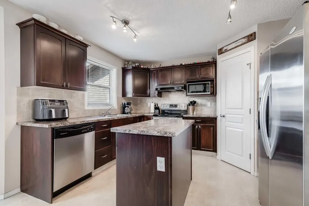 31 Taralake Gardens NE Calgary AB T3J 0A8
