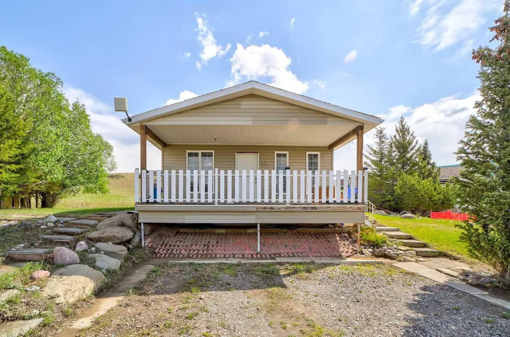 93 4 Avenue Pincher Creek AB T0K 1W0