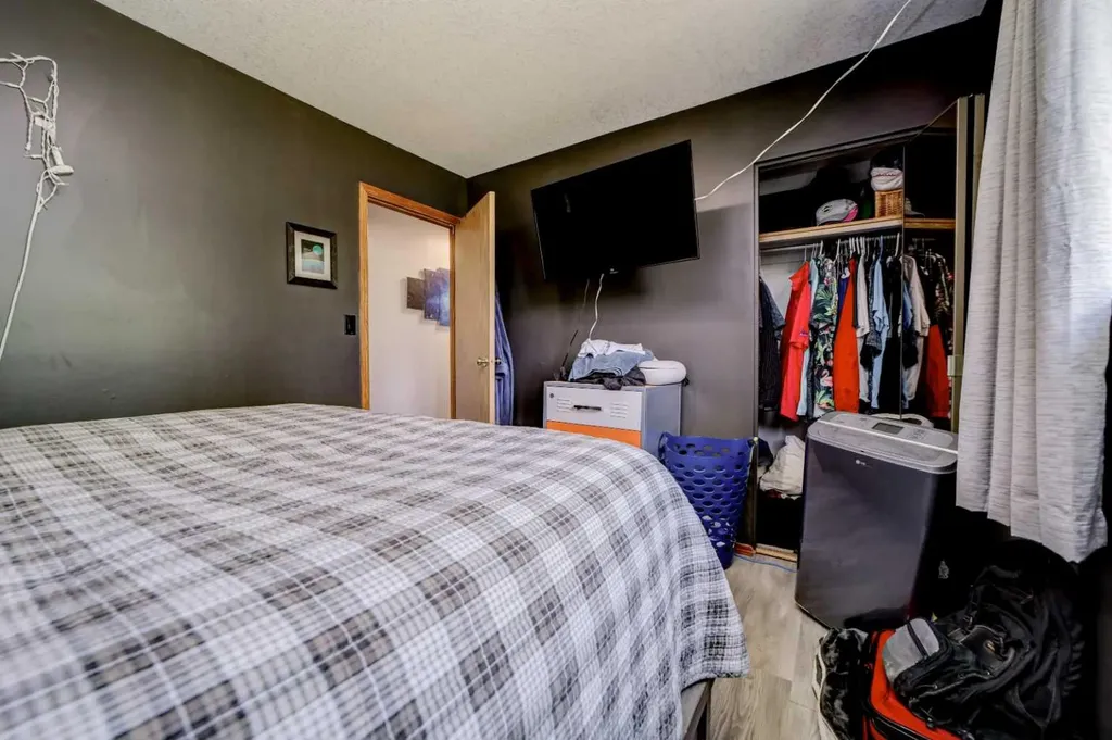 93 4 Avenue Pincher Creek AB T0K 1W0