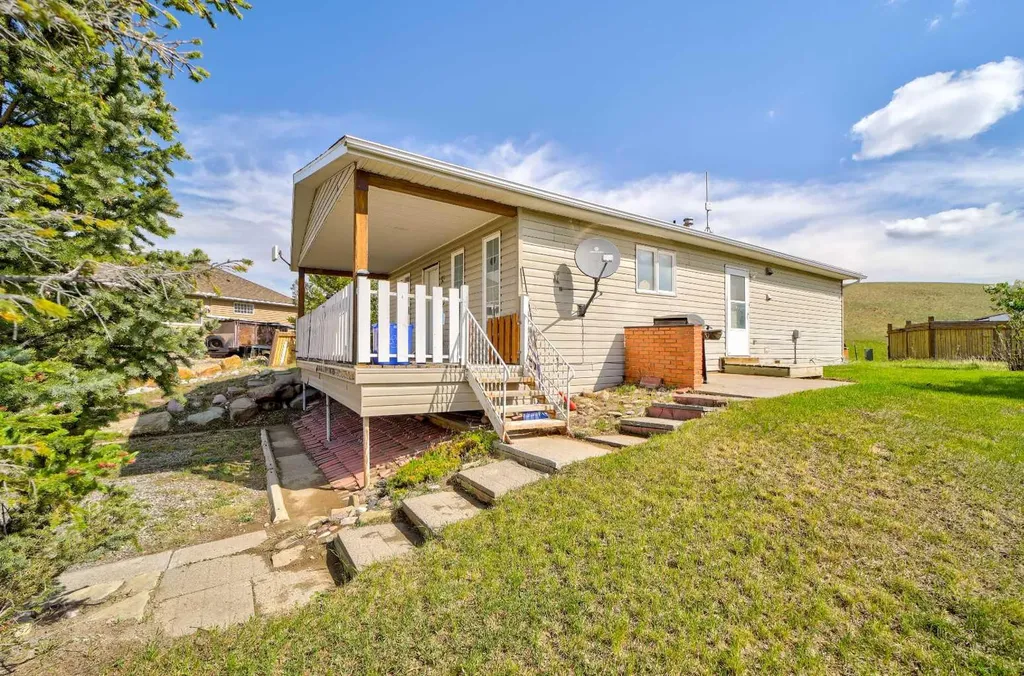 93 4 Avenue Rural Pincher Creek No. 9 M.d. Of AB T0K 1W0