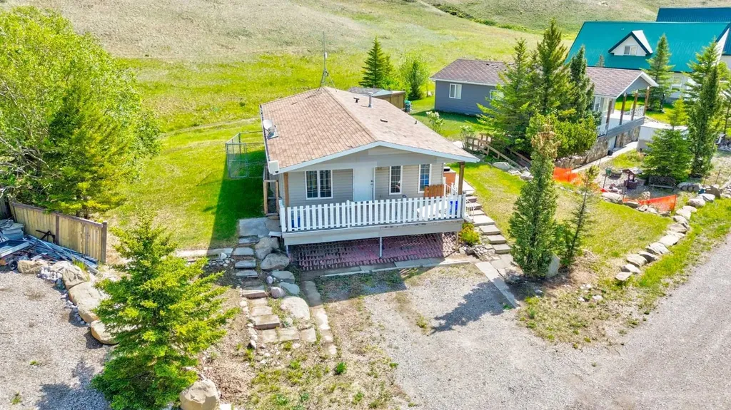 93 4 Avenue Pincher Creek AB T0K 1W0