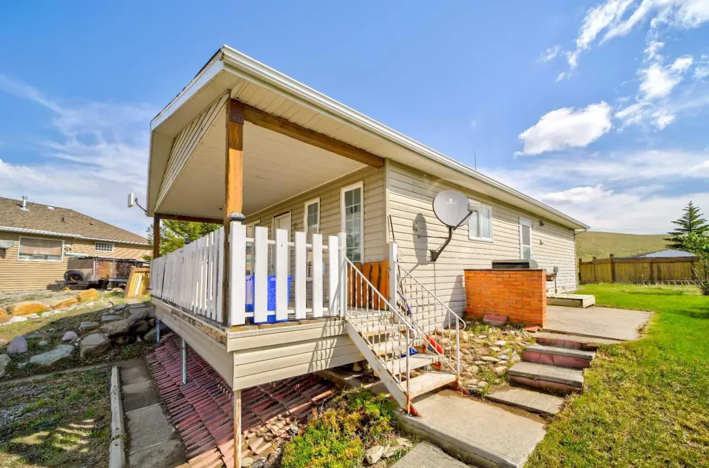 93 4 Avenue Pincher Creek AB T0K 1W0