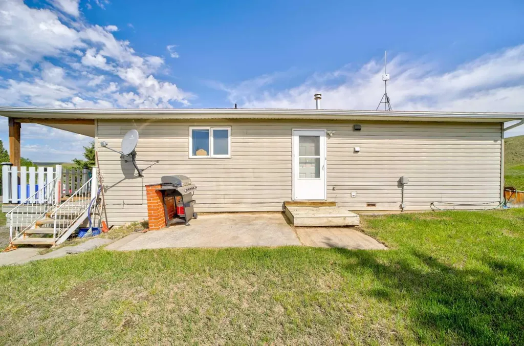 93 4 Avenue Rural Pincher Creek No. 9 M.d. Of AB T0K 1W0