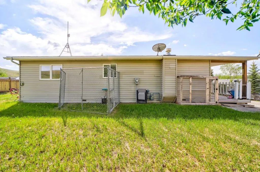 93 4 Avenue Pincher Creek AB T0K 1W0