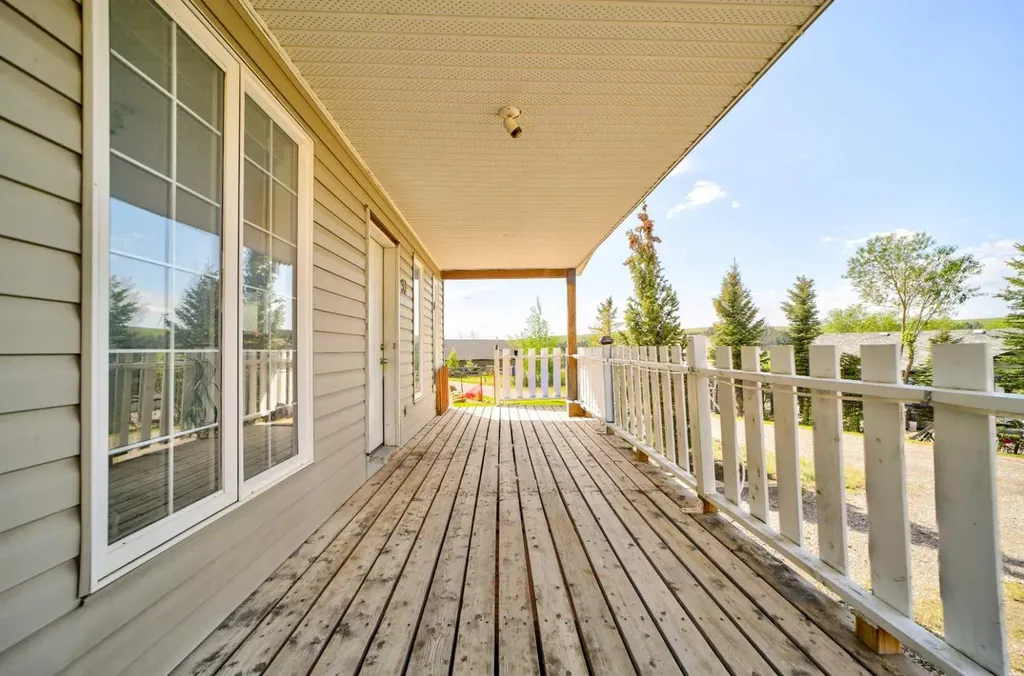 93 4 Avenue Pincher Creek AB T0K 1W0