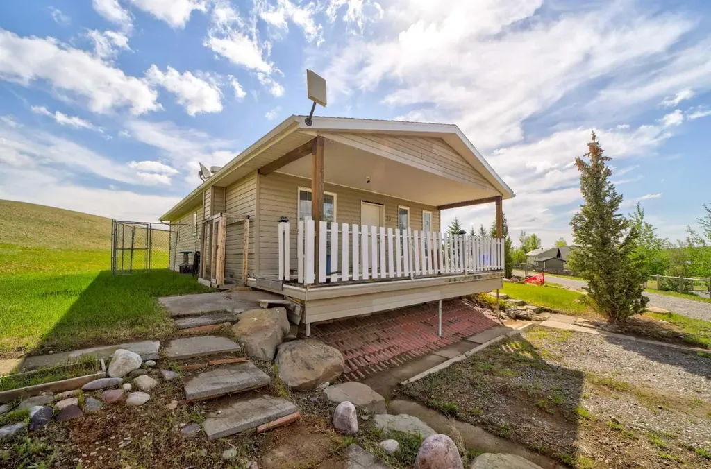 93 4 Avenue Rural Pincher Creek No. 9 M.d. Of AB T0K 1W0