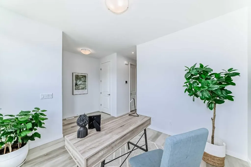 238 Aquila Drive NW Calgary AB T3R 1Y6