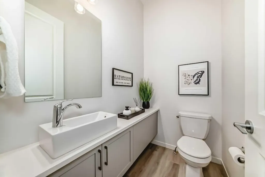 238 Aquila Drive NW Calgary AB T3R 1Y6