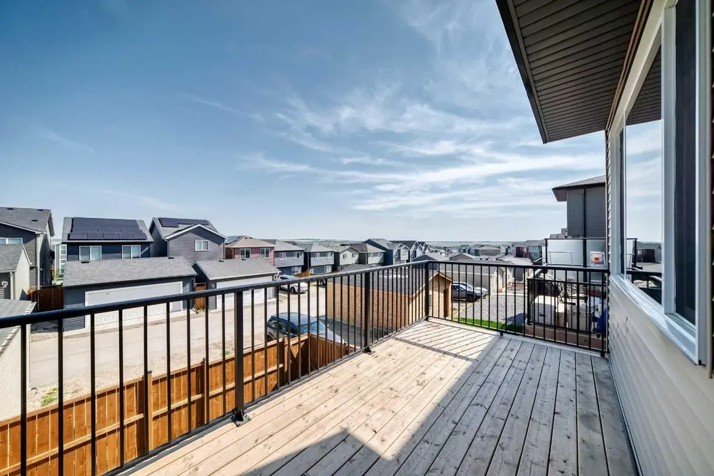 238 Aquila Drive NW Calgary AB T3R 1Y6