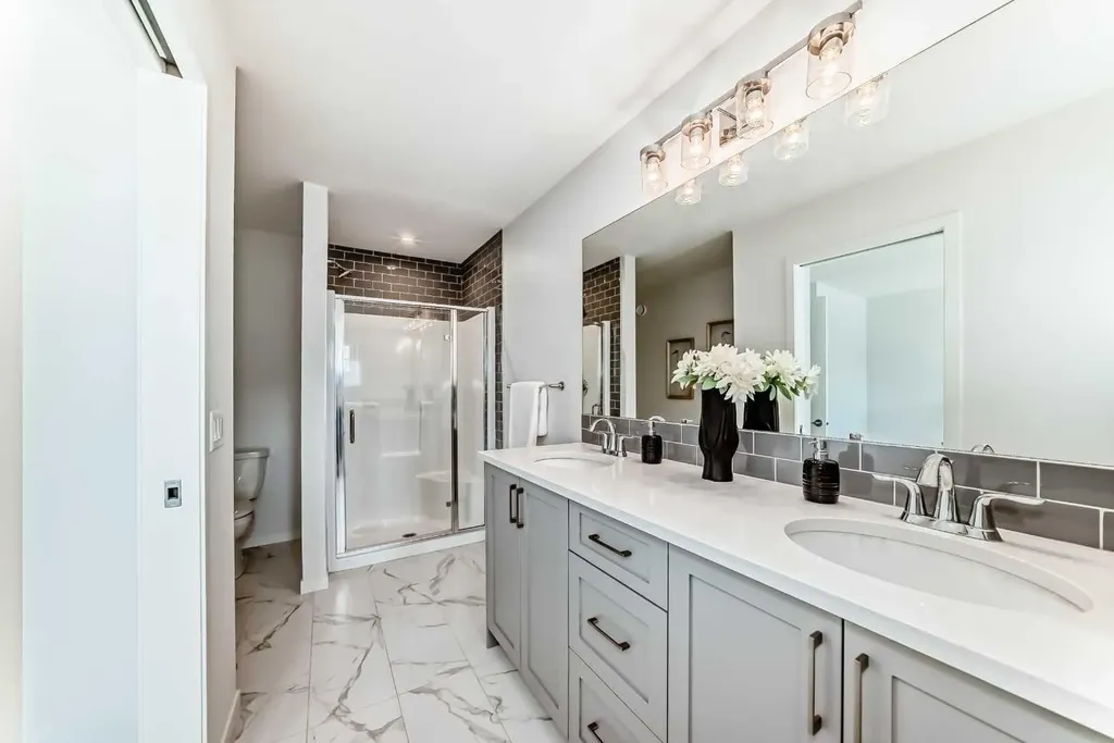 238 Aquila Drive NW Calgary AB T3R 1Y6