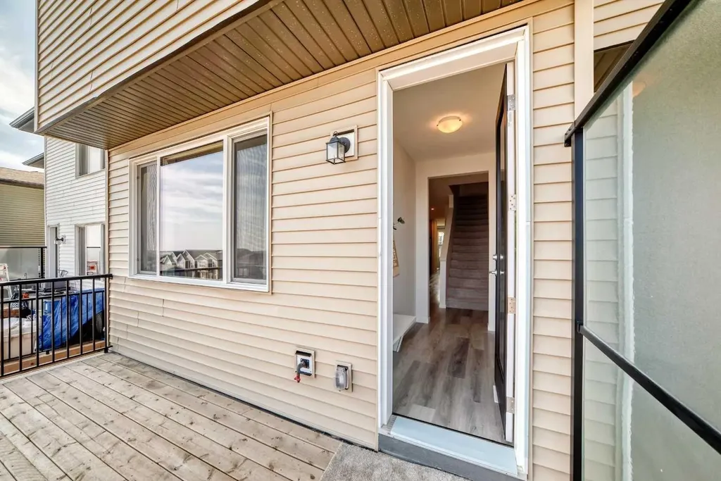 238 Aquila Drive NW Calgary AB T3R 1Y6