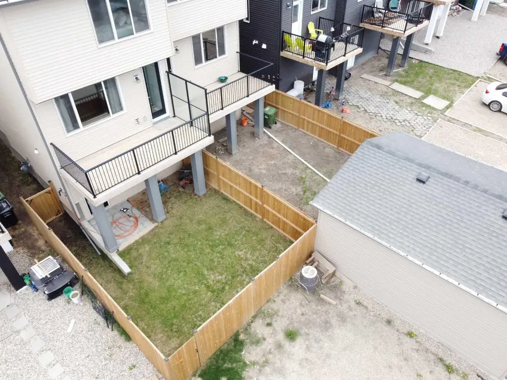 238 Aquila Drive NW Calgary AB T3R 1Y6