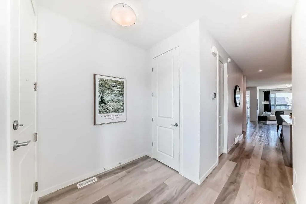 238 Aquila Drive NW Calgary AB T3R 1Y6