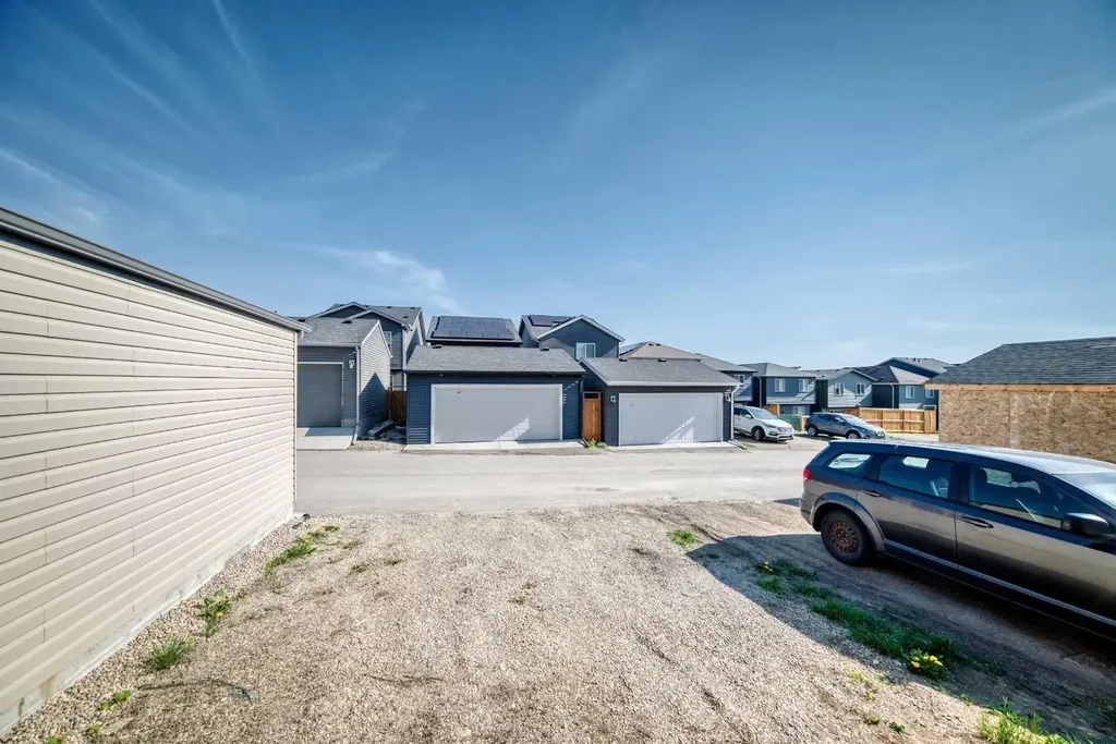 238 Aquila Drive NW Calgary AB T3R 1Y6