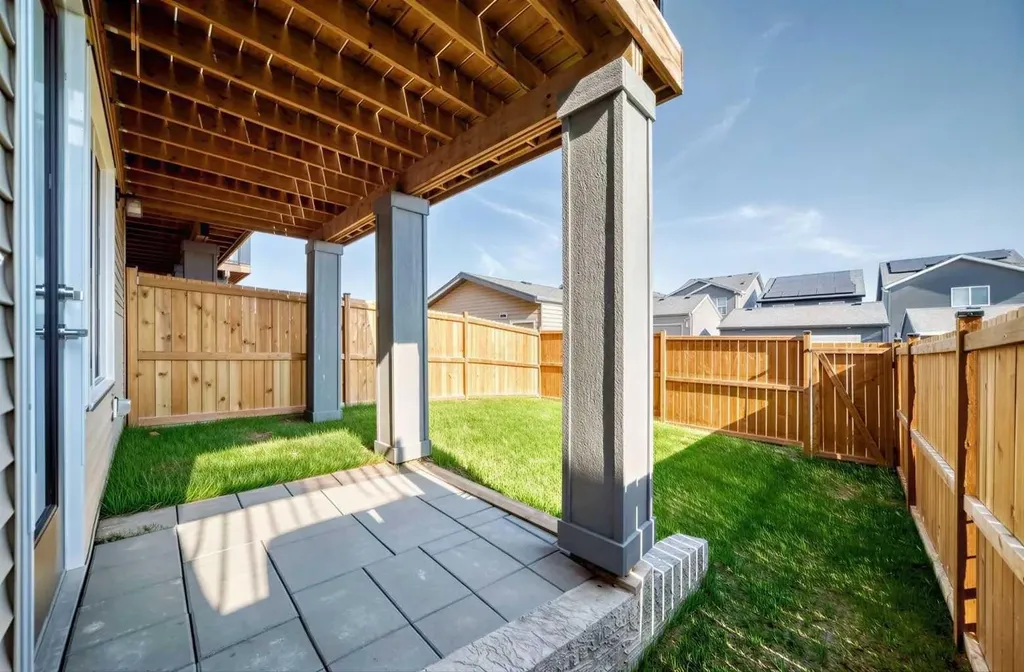 238 Aquila Drive NW Calgary AB T3R 1Y6