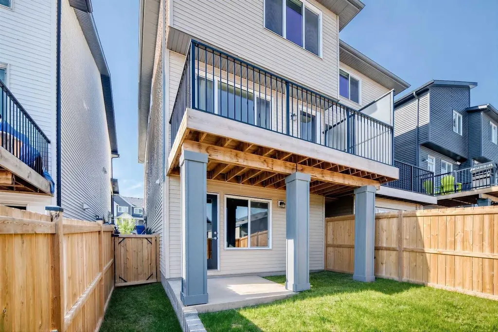 238 Aquila Drive NW Calgary AB T3R 1Y6