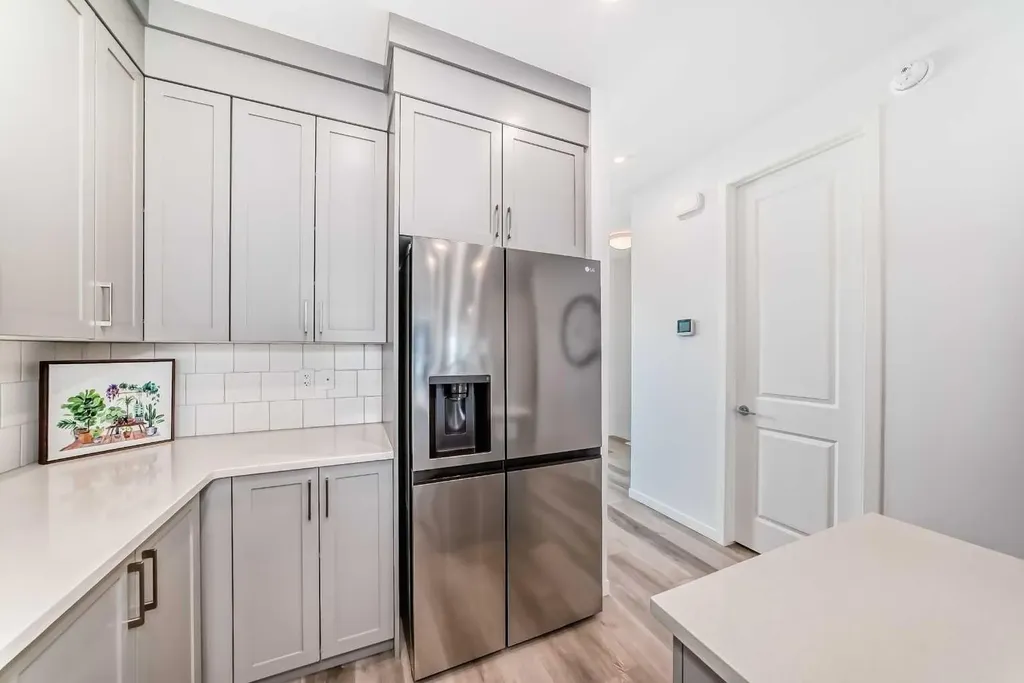 238 Aquila Drive NW Calgary AB T3R 1Y6