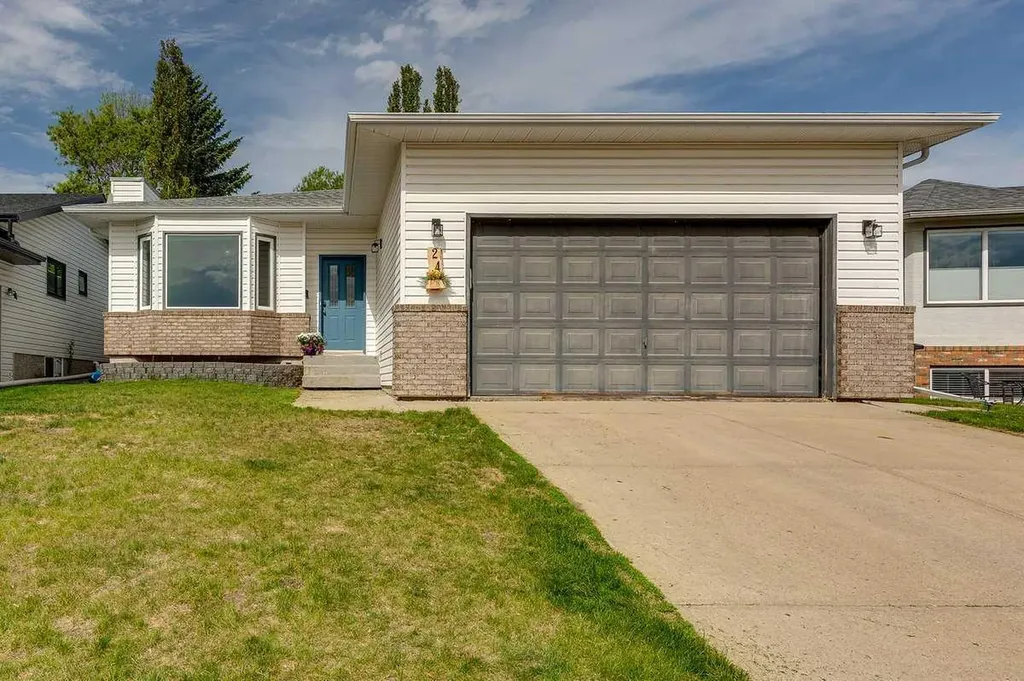 24 Bruns Bay Lacombe AB T4L 1P2