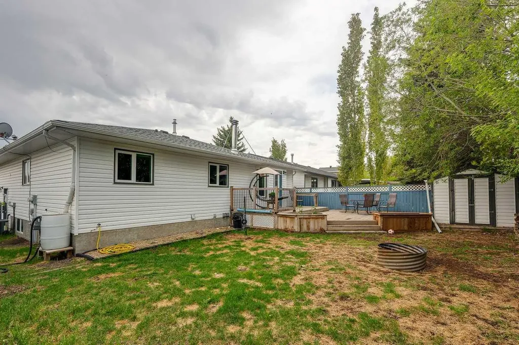 24 Bruns Bay Lacombe AB T4L 1P2