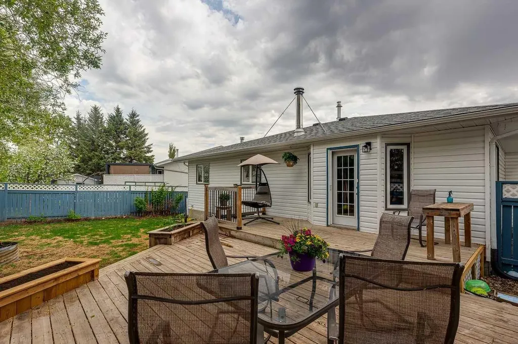 24 Bruns Bay Lacombe AB T4L 1P2