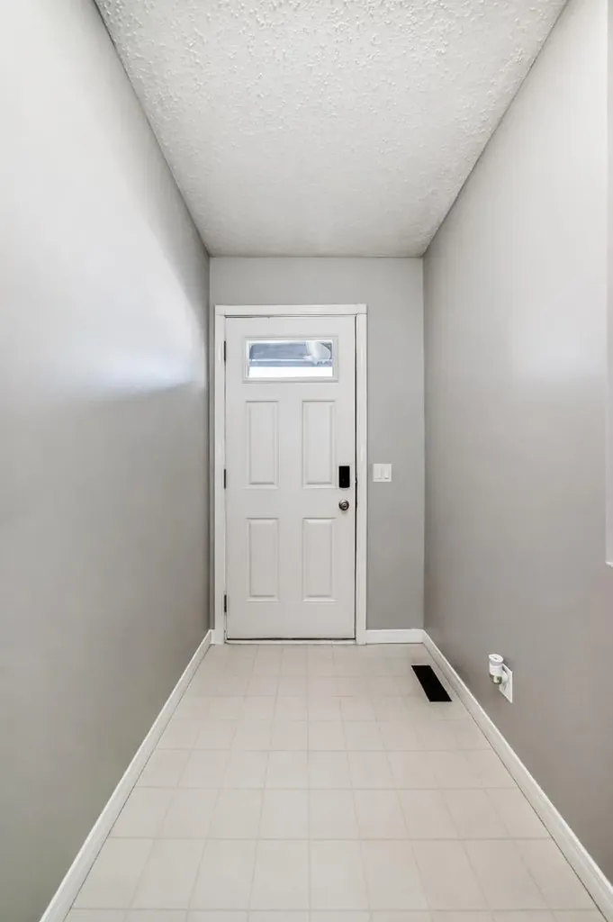 9930 Bonaventure Drive SE Calgary AB T2J 4L4